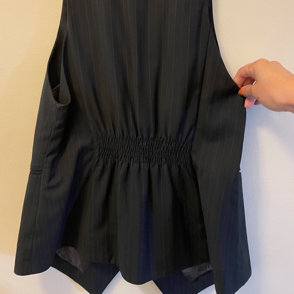 GUESS Black pinstripe vest. - Picture 4 of 5